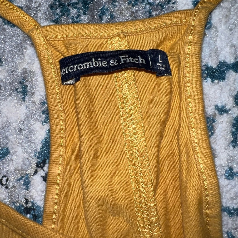 Abercrombie & Fitch Yellow Sleeveless Buttoned Tank Top - Picture 3 of 5